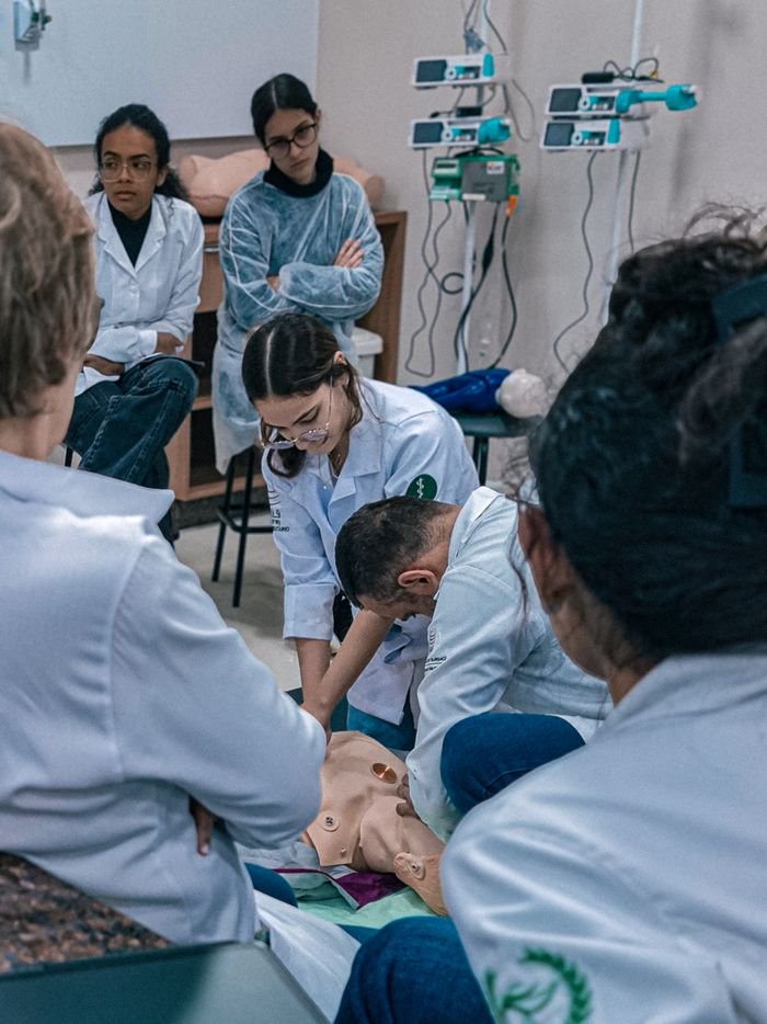 Étudiants en exercice de simulation médicale